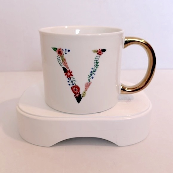 Opal house monogrammed “V” mug NWOT - Picture 3 of 5